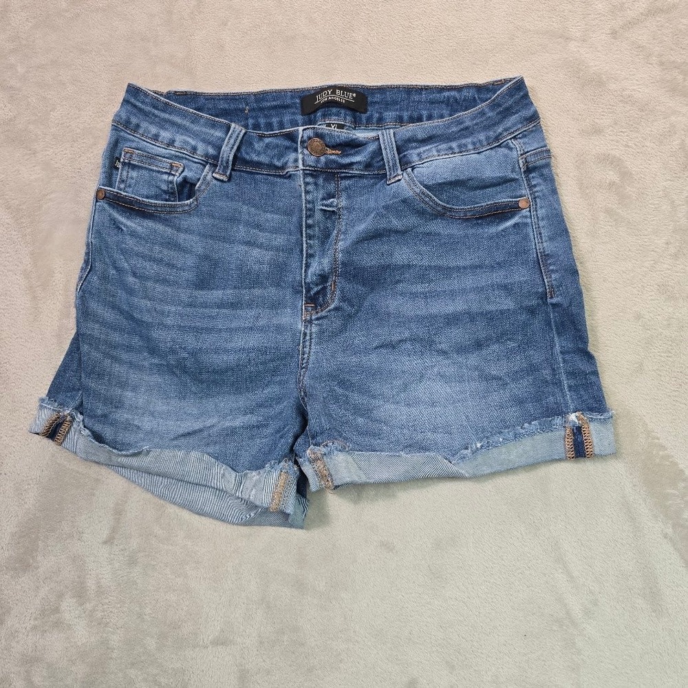 Judy Blue XL Medium Wash Cuffed Raw Hem Denim Shorts JB150038 High Rise